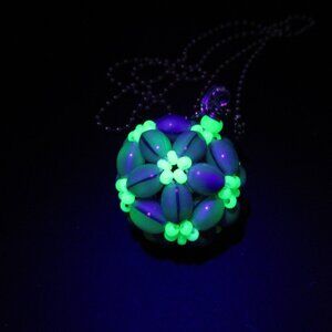 Beaded bead pendant